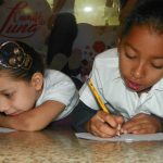 Entre cantos y recetas imposibles los chamos siguen gozando un montón