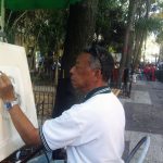 El pintor del bulevar Panteón retrata la vida con trazos de luces y sombras